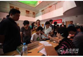 我校新生报到火热进行中