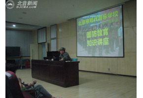 中专新生军训生活丰富多彩