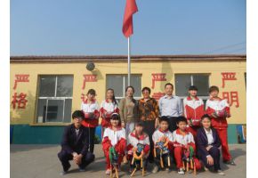 北京市现代音乐学校向立华小学进行爱心捐赠活动