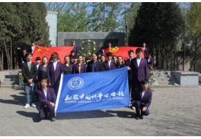 北京市现代音乐学校清明节组织“烈士陵园”祭奠
