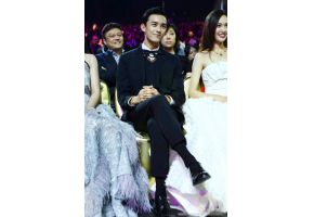 吴磊现身金鹰节颁奖晚会 成史上最小颁奖嘉宾