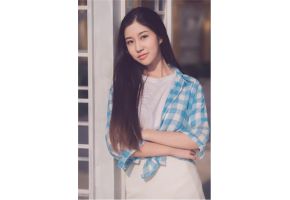 央视六一儿童节晚会：北京市现代音乐学校声乐部毕业生吴映香变身艾莎公主演绎《冰雪奇缘》