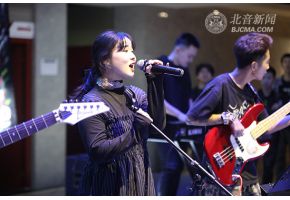 音乐角里绽放青春 北京市现代音乐学校器乐艺术部“磁现场”音乐会精彩举行