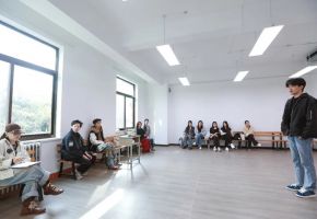 ​沉浸式表演与文旅项目剧走进课堂：天桥盛世到北音附中开展演员选拔