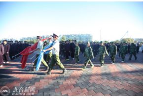 我校隆重举行“爱祖国、爱北京、爱北音”升旗仪式
