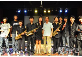 北京现代音乐学院推出国内首支少年爵士大乐队Z.Z.BIG BAND