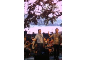 北京市现代音乐学校教师黄威受邀与著名男高音歌唱家李双江同台献艺