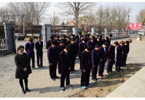 北京市现代音乐学校清明节赴革命烈士陵园扫墓